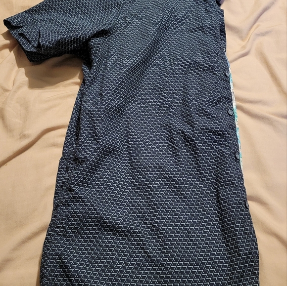 Mens short sleeve button down size XL with geometric design - Picture 7 of 7